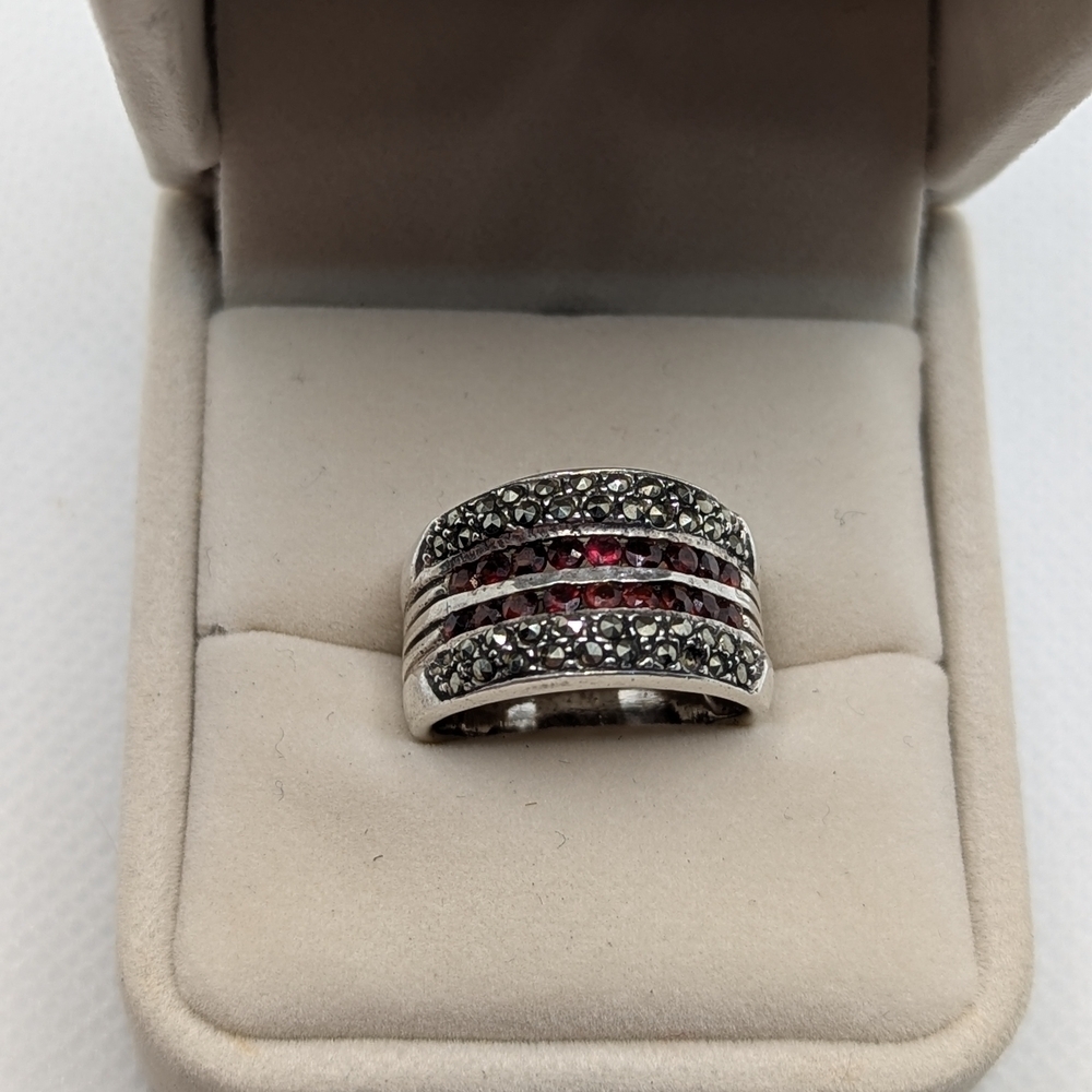 ✨ Vintage Sterling Silver Marcasite & Garnet Ring ✨